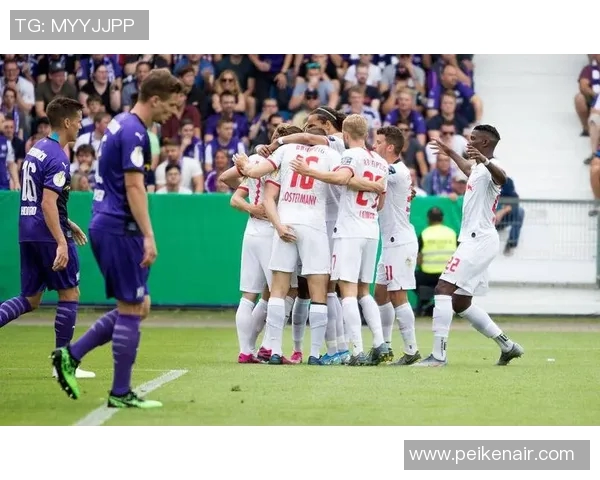 莱比锡红牛主场与柏林赫塔激战，双方战平收场